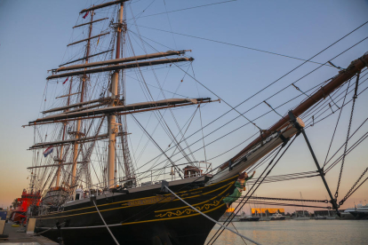 Imagen del Clipper Stad Amsterdam, atracado en el Moll de Costa del Port de Tarragona.