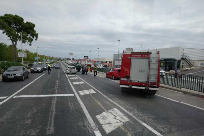 Tres vehicles s'han vist implicats en un xoc a l'N-340 a Tarragona.