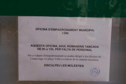 La falta de personal ha obligat a tancar diverses oficines de l'Ajuntament.