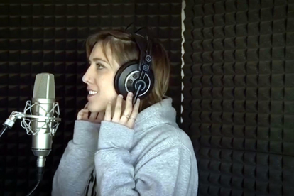 Sílvia Montells durante la grabación de la canción.