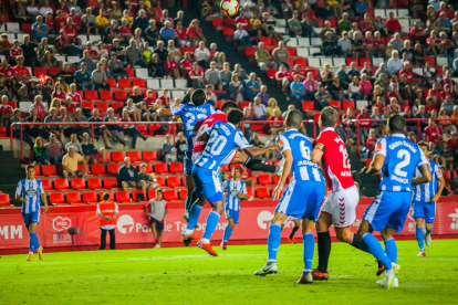 Imatge d'una jugada del partit que el Deportivo va jugar al Nou Estadi de Tarragona contra el Gimnàstic el passat setembre.