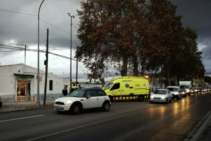 Guardia Urbana y SEM se han trasladado hasta el lugar del accidente.