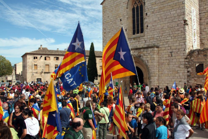 Pla general de l'acte celebrat a Montblanc per rememorar la Marxa de la Llibertat de 1976, amb la participació de mig miler de persones davant l'església de Sant Francesc. Imatge d'arxiu de l'1 de setembre del 2012