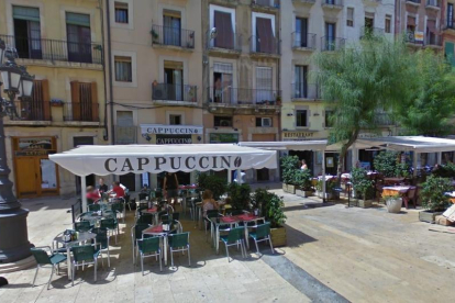 A les terrasses dels restaurants Capuccino i Forum un Dj punxarà música fins les 4 hores.