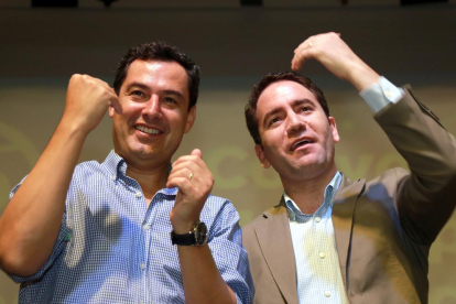 Juanma Moreno, presidente del partido popular andaluz, y Teodoro García Egea, secretario General del PP