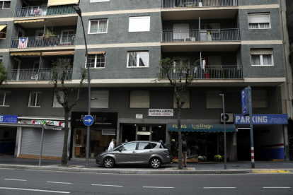 El inmueble de la calle de Ramon y Cajal de Tarragona donde se ha producido una intervención de la Guardia Civil en el marco de un macrooperativo policial.