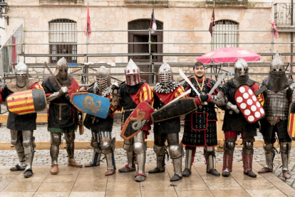 El equipo Born Combat Medieval, en el que compiten los tres deportistas tarraconenses.