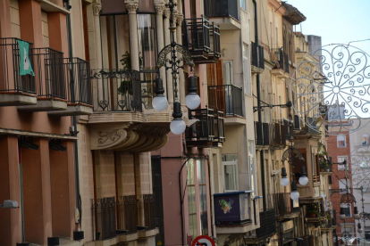 El consistori ha optat per una restauració completa i l'adaptació de les lluminàries existents a tecnologia LED.