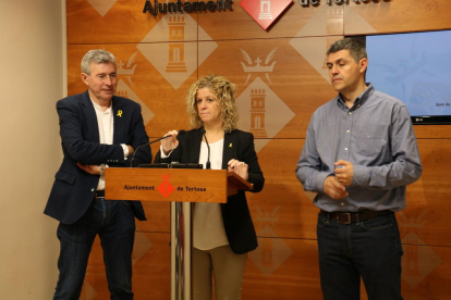 L'alcaldessa de Tortosa, Meritxell Roigé, i els regidors Emili Lehmann i Josep Felip Monclús.
