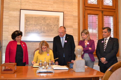 Recepción institucional de la consellera Elsa Artadi en el Ayuntamiento de Reus.