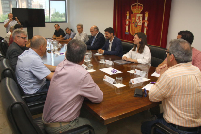 Reunión que han mantenido alcaldes del Baix Gaià con el subdelegado del gobierno español en Tarragona.