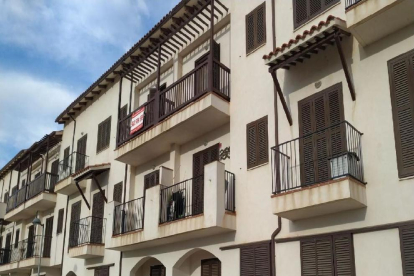 El piso más barato se encuentra en Sant Jaume d'Enveja con un precio de 37.800 euros.