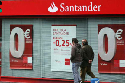 Imagen de una oficina del Banco Santander.