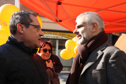 El diputat de Cs Carlos Carrizosa a la carpa del partit a Sant Vicenç dels Horts.