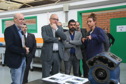 El conseller d'Educació, Josep Bargalló, i del conseller de Treball, Chakir El Homrani, durant la visita a l'Institut Pere Martell de Tarragona en el marc de la presentació del CRITC.