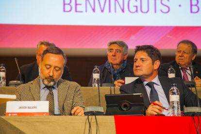 Lluís Fàbregas (director general) a la dreta, amb el secretari del Consell, Javier Balañá.
