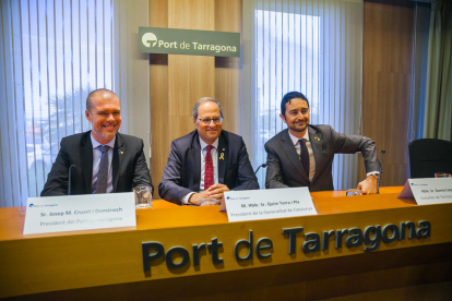 Imatge del President del Port de Tarragona, Josep Maria Cruset, el President de la Generalitat, Quim Torra i el conseller de Territori i Sostenibilitat Damià Calvet.
