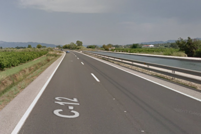Imatge de la C-12, carretera que uneix Amposta i Tortosa.