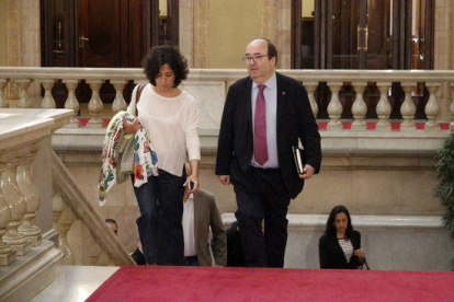 El líder del PSC, Miquel Iceta, llega al Parlament para el pleno extraordinario sobre su designación como senador.