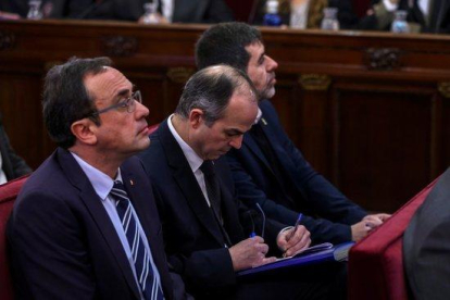 Josep Rull, Jordi Turull i Jordi Sànchez, durant la primera jornada del judici de l'1-O.