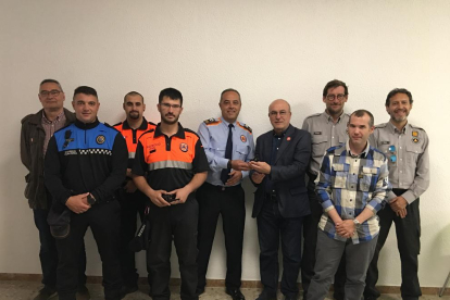 Las emisoras fueron entregadas ayer al alcalde de la Canonja, Roc Muñoz, y a los voluntarios de Protecció Civil del municipio.