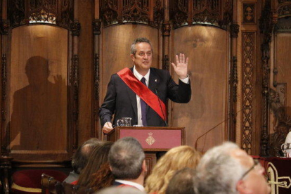 El concejal de JxCat en Barcelona Joaquim Forn saludando al público en el Saló de Cent, el 15 de junio del 2019.