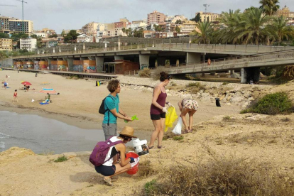 La recogida de residuos se hizo en la zona de la punta del Miracle de Tarragona.