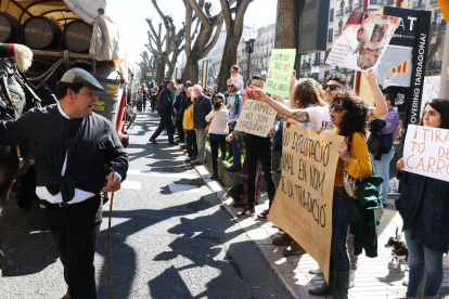 imatge de la protesta animalista a la Rambla Nova de Tarragona.