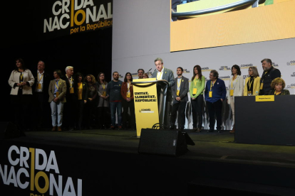 La llista encapçalada per Jordi Sánchez i Toni Morral per dirigir la Crida Nacional per la República durant el congrés fundacional del moviment polític.