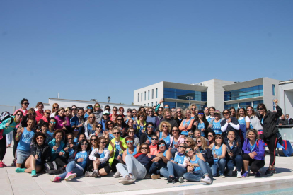 Fotografia de família de les participants a la celebració del Dia de la Dona del Reial Club Nàutic de Tarragona.