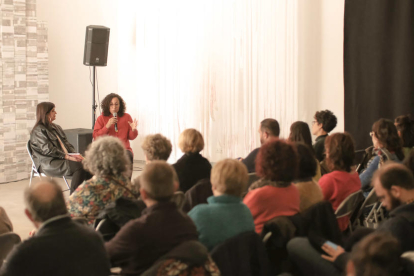 Imatge de la presentació del llibre de Najat El Hachmi a Femme in Arts