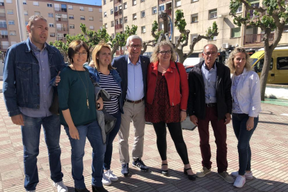 Ballesteros, rodeado de sus candidatos, ayer en Sant Pere i Sant Pau.