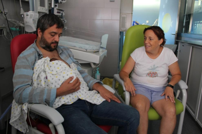 La Unidad Neonatal del Hospital Joan XXIII ofrece el método canguro desde 1994 y fue pionera en su aplicación en España.