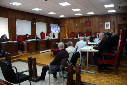 Imagen del juicio en los miembros de una red de abuso de menores y pornografía infantil destapada en Tortosa.