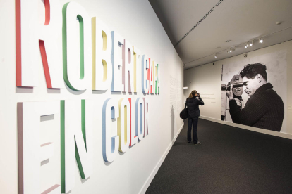 Imagen de la exposición 'Robert Capa en color' en el Caixaforum de Tarragona.