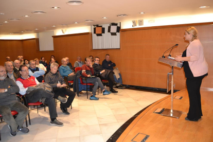 Reunión Montserrat Caelles con presidentes de asociaciones de vecinos