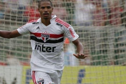 Gabriel Novaes celebra un gol con el Sao Paulo.