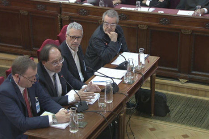 Cuatro peritos, Carlos Javier Irisarri, José Manuel Cámara, Jordi Duatis y Joan Güell, compareciendo en el Tribunal Supremo para hablar sobre los locales utilizados el 1-O.