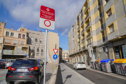 Se ha instalado señalización para avisar de la zona para peatones.