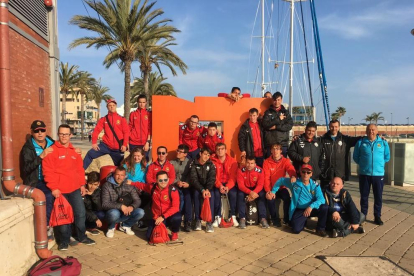 Els jugadors del Genuine van fer un passeig amb el Tarragona Blau del Port de Tarragona.