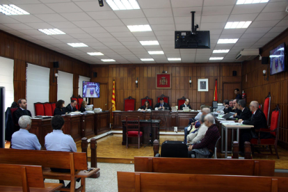 La sala de vistes de l'Audiència on es fa el judici als membres d'una xarxa d'abús de menors i pornografia infantil destapada a Tortosa.