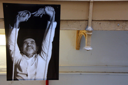Una imatge de l'exposició 'Danys col·laterals' a la presó Model en la qual apareix l'expresident d'Assemblea Nacional Catalana Jordi Sànchez.