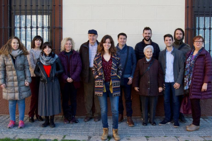Carla Aguilar, fotografiada con el resto de futuros candidatos a la alcaldía por En Comú Tarragona.