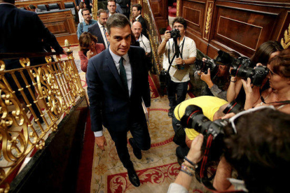 El president espanyol en funcions, Pedro Sánchez, surt del Congrés després de no haver assolit prou vots tampoc en la segona volta de la investidura.