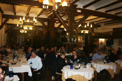 En el primera de las cenas participaron una setentena de personas.