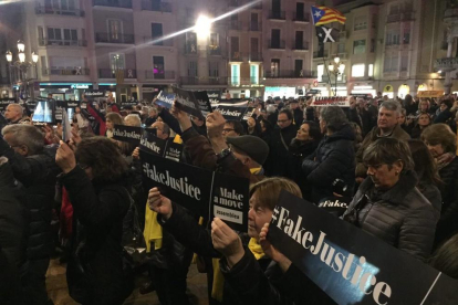 Imagen de la concentración en la plaza Mercadal de Reus.