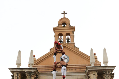 Actuació dels Xiquets de Reus davant el Santuari de Misericòrdia.