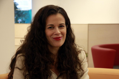 La psicooncóloga del AECC Teresa López-Fando en la sede de la asociación en Barcelona.