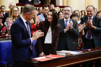 La presidenta del Senat, Pilar Llop, aplaudida per la bancada del PSOE a la cambra alta després de ser escollida.
