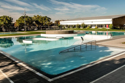 La piscina grande del complejo de las piscinas municipales de Mollerussa.